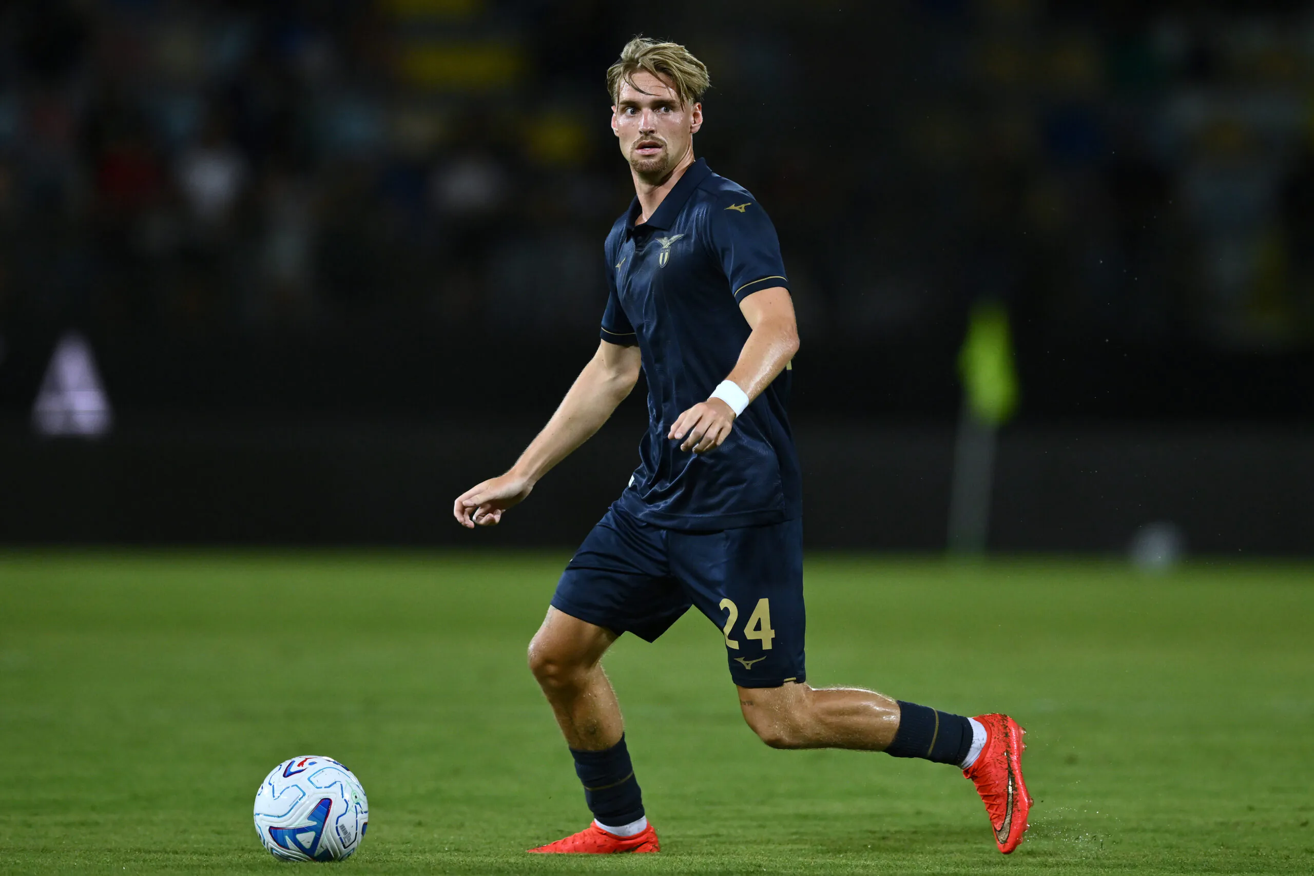 Taylor non è convinto di rimanere alla Lazio! Sirene dalla Premier: il club lo valuta 40 milioni 21 Image Photo972607 scaled 1