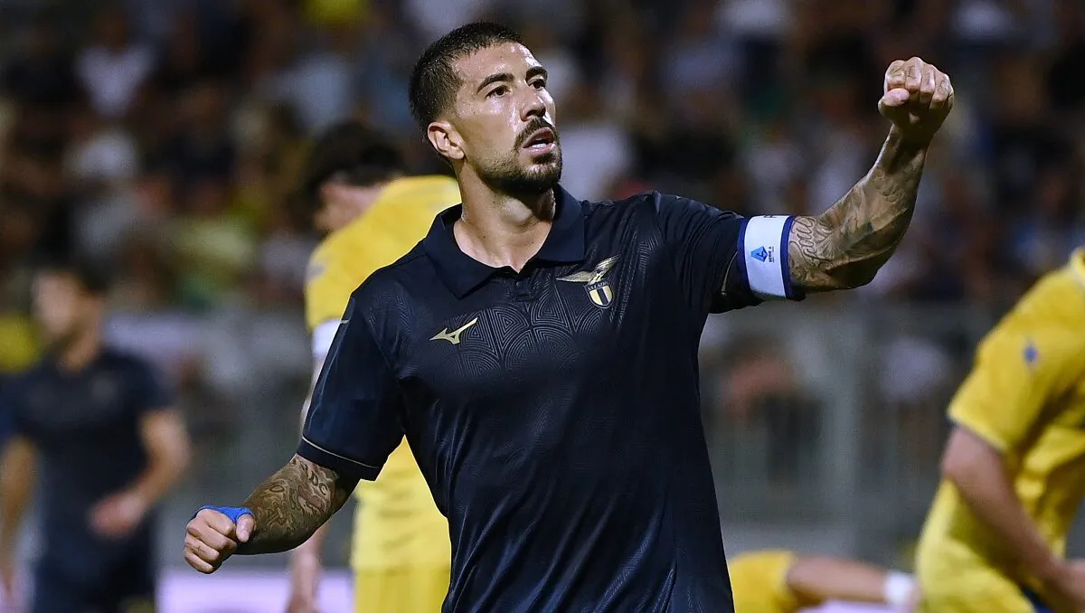 Moviola Lazio Genoa, l'analisi sugli episodi dubbi accaduti all'Olimpico 21 Image Photo972621 e1786307706906 1 1