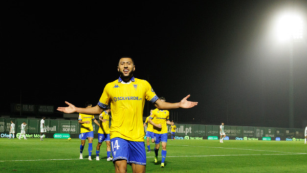 Yanis Begraoui Estoril Praia