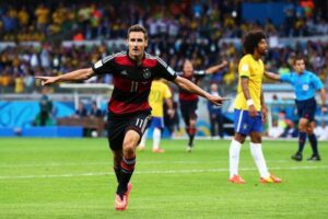 Klose: «Sogno di diventare allenatore». E sul gol di mano…