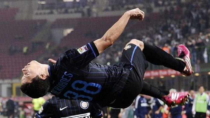 hernanes-esulta-acrobazia-inter-ottobre-2014-ifa Hernanes