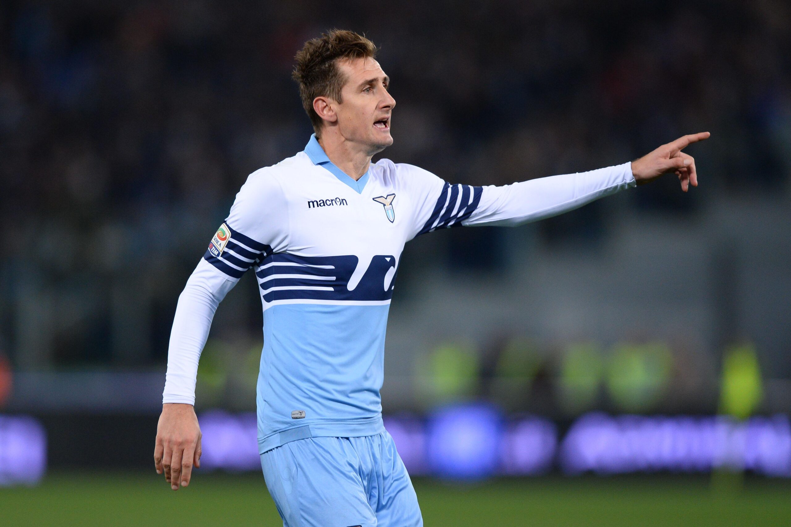 Svanisce il sogno di raggiungere il secondo posto: la Roma si aggiudica 1-2 il derby, Lazio allo 'spareggio' Champions contro il Napoli 21 klose azione lazio gennaio 2015 ifa scaled