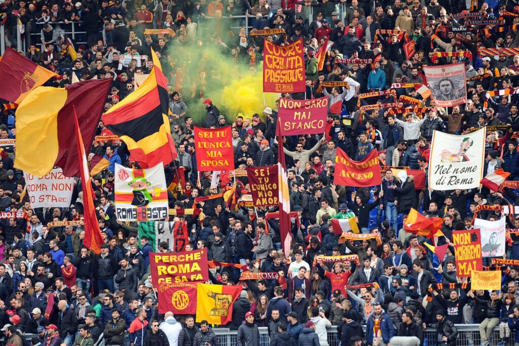 Roma, 10 anni senza trofei: i laziali "festeggiano" sui social 1 roma tifo febbraio 2014 ifa