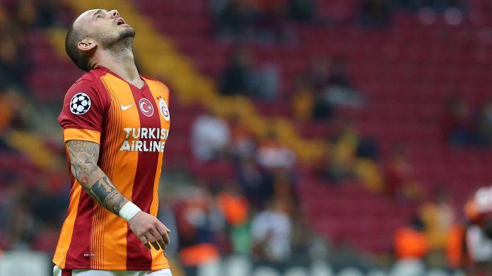 sneijder-disperato-galatasaray-champions-league-ottobre-2014-ifa