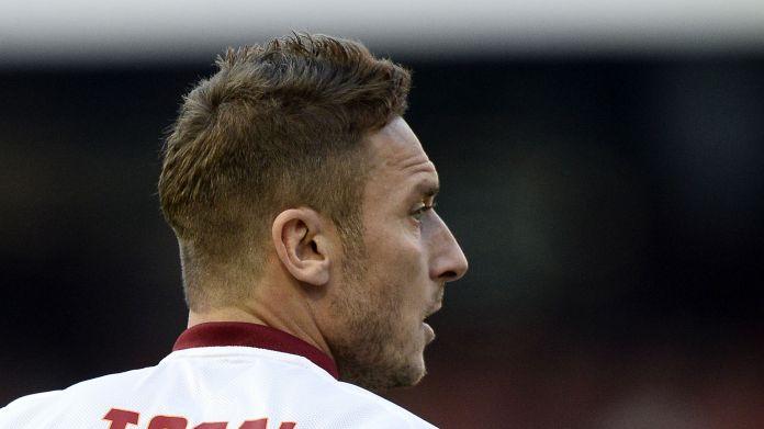 totti-spalle-roma-away-novembre-2014-ifa bufale