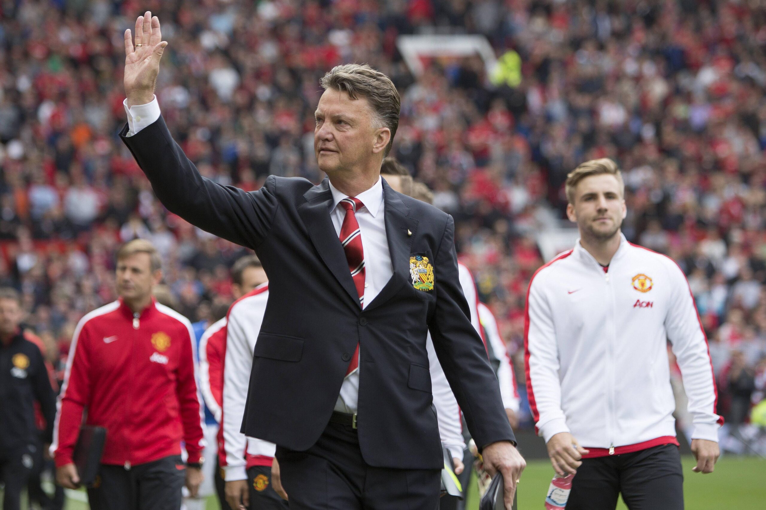 van gaal saluta manchester united settembre 2014 ifa scaled