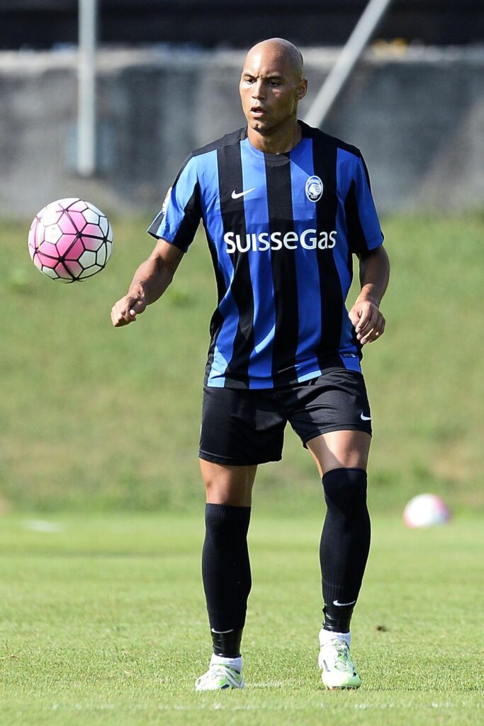 Idea Benalouane per la difesa ma c'è da battere la concorrenza della Fiorentina 1 benalouane azione atalanta luglio 2015 ifa