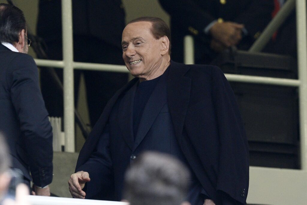 Morte Berlusconi, il comunicato della FIGC per la sua commemorazione 1 berlusconi tribuna milan ottobre 2015 ifa