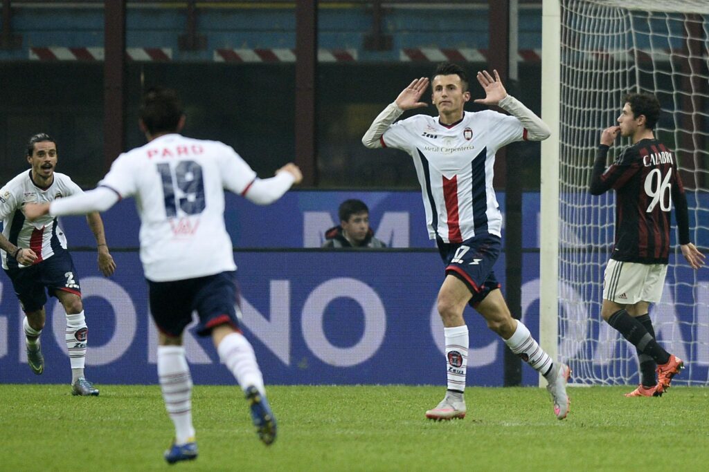 Budimir, duello tra Lazio e Juventus: i dettagli 1 budimir crotone away esulta coppa italia dicembre 2015 ifa