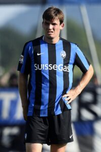 Calciomercato Lazio, si complica per de Roon: pronta l’offerta dello United