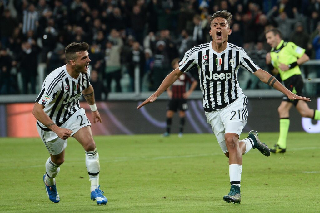 Supercoppa, Dybala: «Ci è mancata l'umiltà. Prendiamo esempio dalla Lazio» 1 dybala esulta bis juventus novembre 2015 ifa