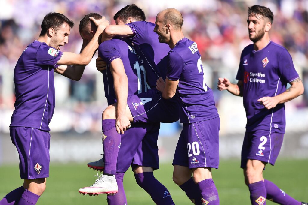Fiorentina, maglie speciali per la partita contro la Lazio 1 fiorentina esultanza novembre 2015 ifa