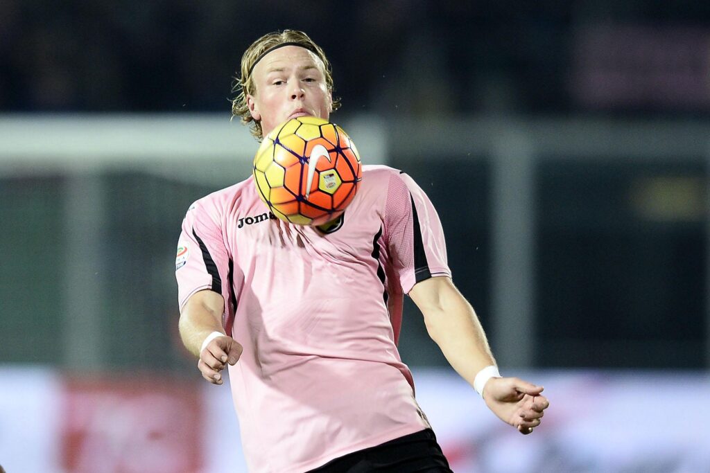 Palermo, allarme rientrato per Nestorovski. Cionek, Hiljemark ed Embalo in dubbio per la Lazio 1 hiljemark azione palermo novembre 2015 ifa