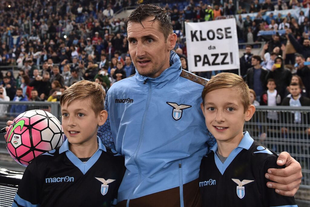 Klose: «Avrei potuto giocare altri due anni, ma ho scelto di smettere per la mia famiglia» 1 klose lazio