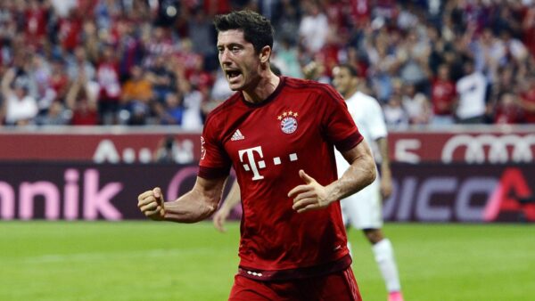 lewandowski esulta bayern monaco agosto 2015 ifa