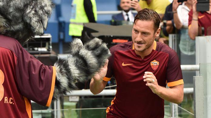 totti-bis-roma-agosto-2015-ifa sgarbi totti roma