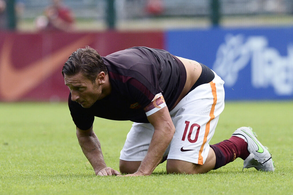 Sanremo, polemiche per una frase di Totti. De Filippi: «Nessuno sfottò contro la Lazio» 1 de filippi