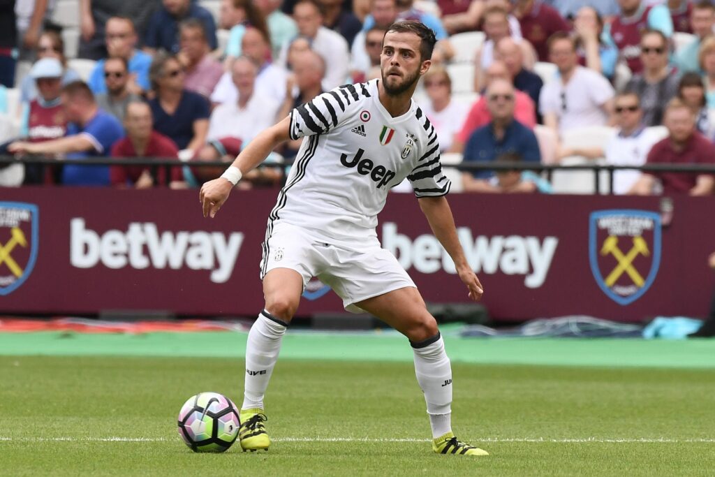 Lazio, Pjanic: «Ci scusiamo per aver perso la Supercoppa» 1 pjanic juventus third azione agosto 2016 ifa