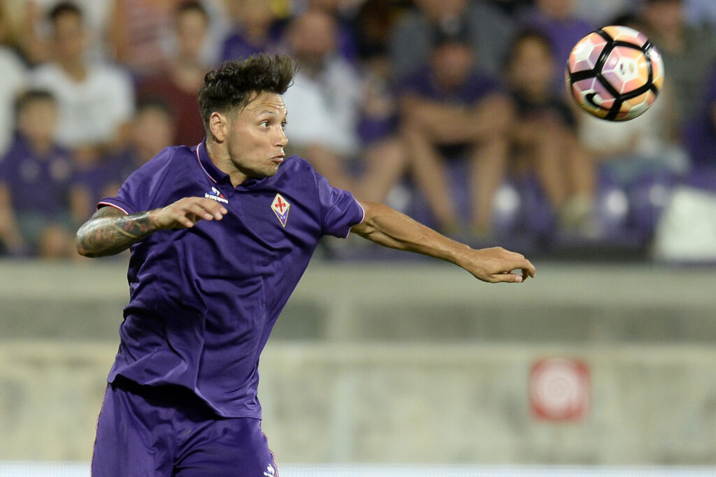 La moglie di Zarate rivela: «Ho un tumore, sono in Argentina per curarmi» 1 zarate fiorentina azione luglio 2016 ifa