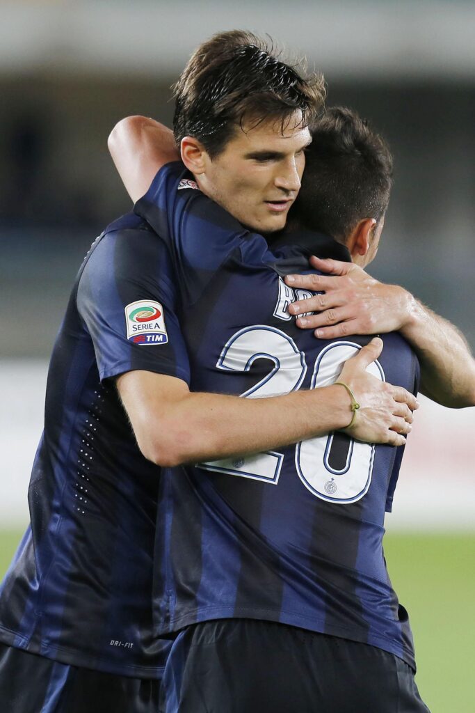 Il nome nuovo per la difesa è Andreolli 1 andreolli esulta inter maggio 2014 ifa