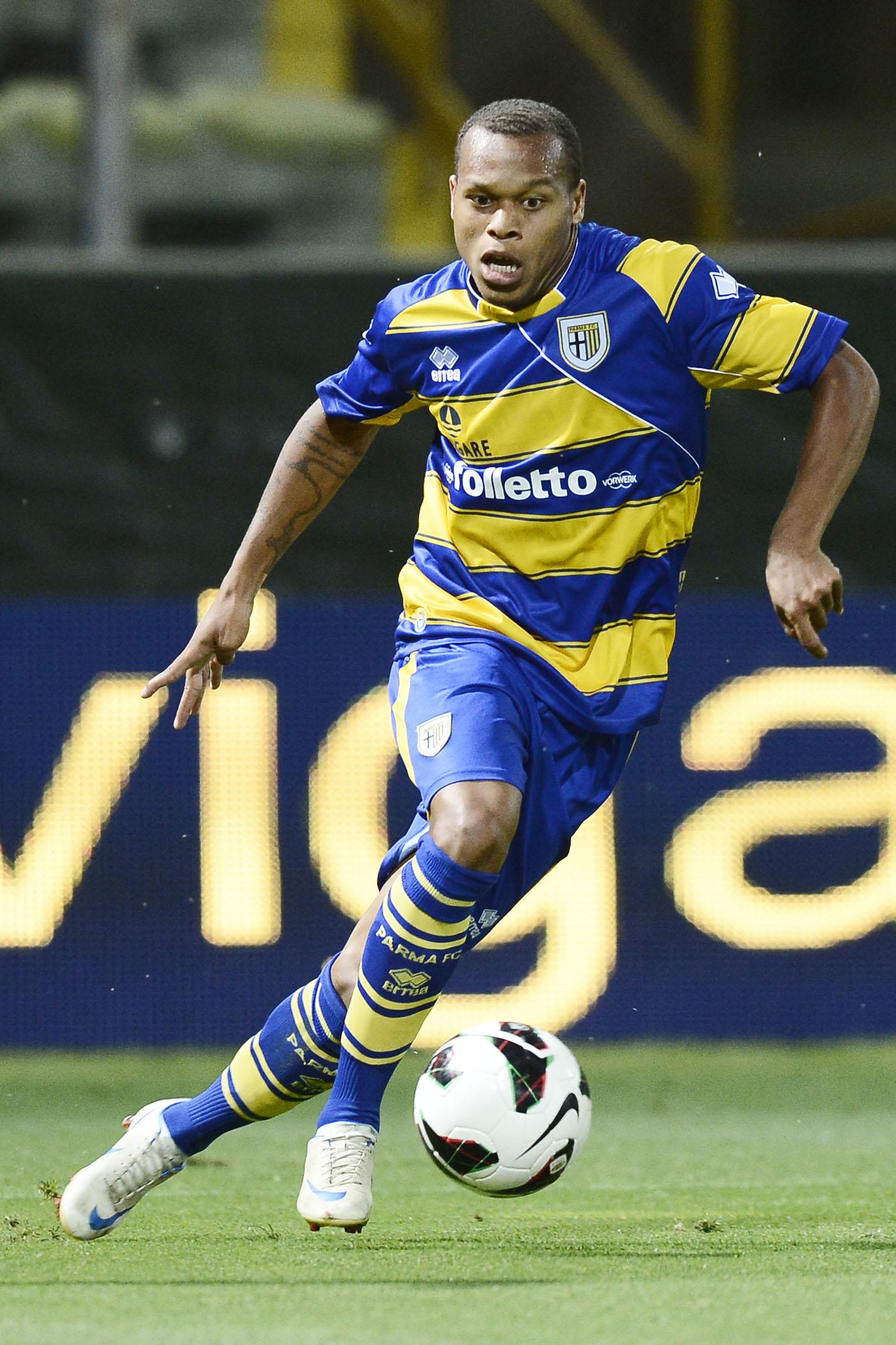 Biabiany e il mancato approdo alla Lazio: "Ho deciso io di rimanere a Parma" 21 biabiany jonathan parma gialloblu azione 1 ifa