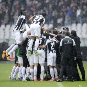 juventus bianconeri esultanza gruppo 2013 ifa