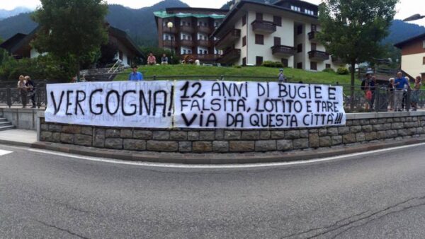 striscione contestazione tifosi lazio