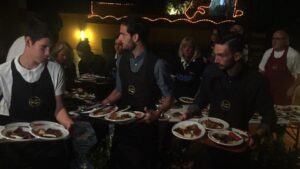 Lazio, biancocelesti camerieri per un giorno per beneficenza: i dettagli