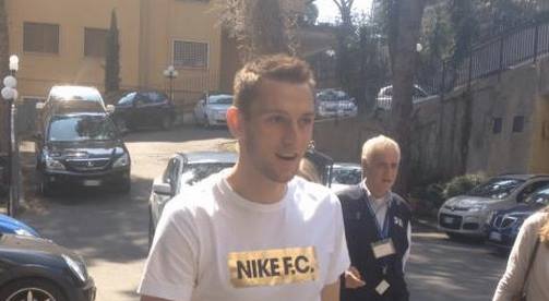 Paideia - De Vrij, pericolo scampato: fuori 15 giorni. Frattura alla mano per Novaretti 21 de vrij paideia aprile 2015 llsn