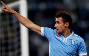 I romanisti esultano, Dzeko candidato al Pallone d’Oro. Ma quando al suo posto c’era Klose…