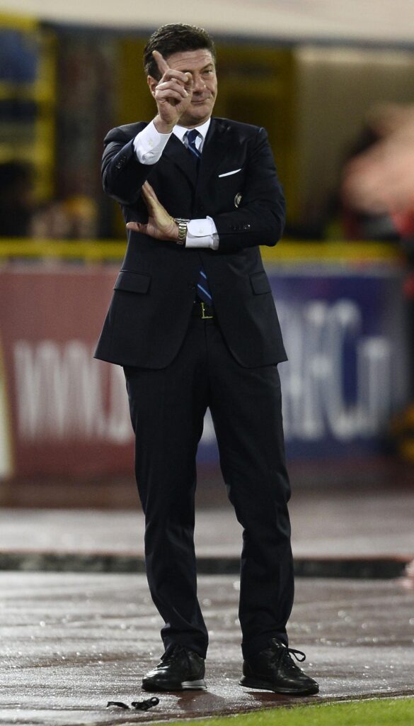 Mazzarri indica giacca inter 2013 ifa
