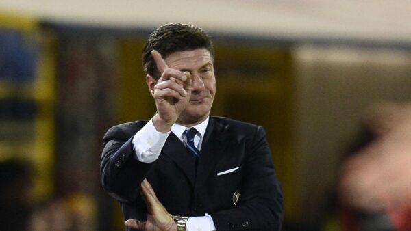Mazzarri indica giacca inter 2013 ifa